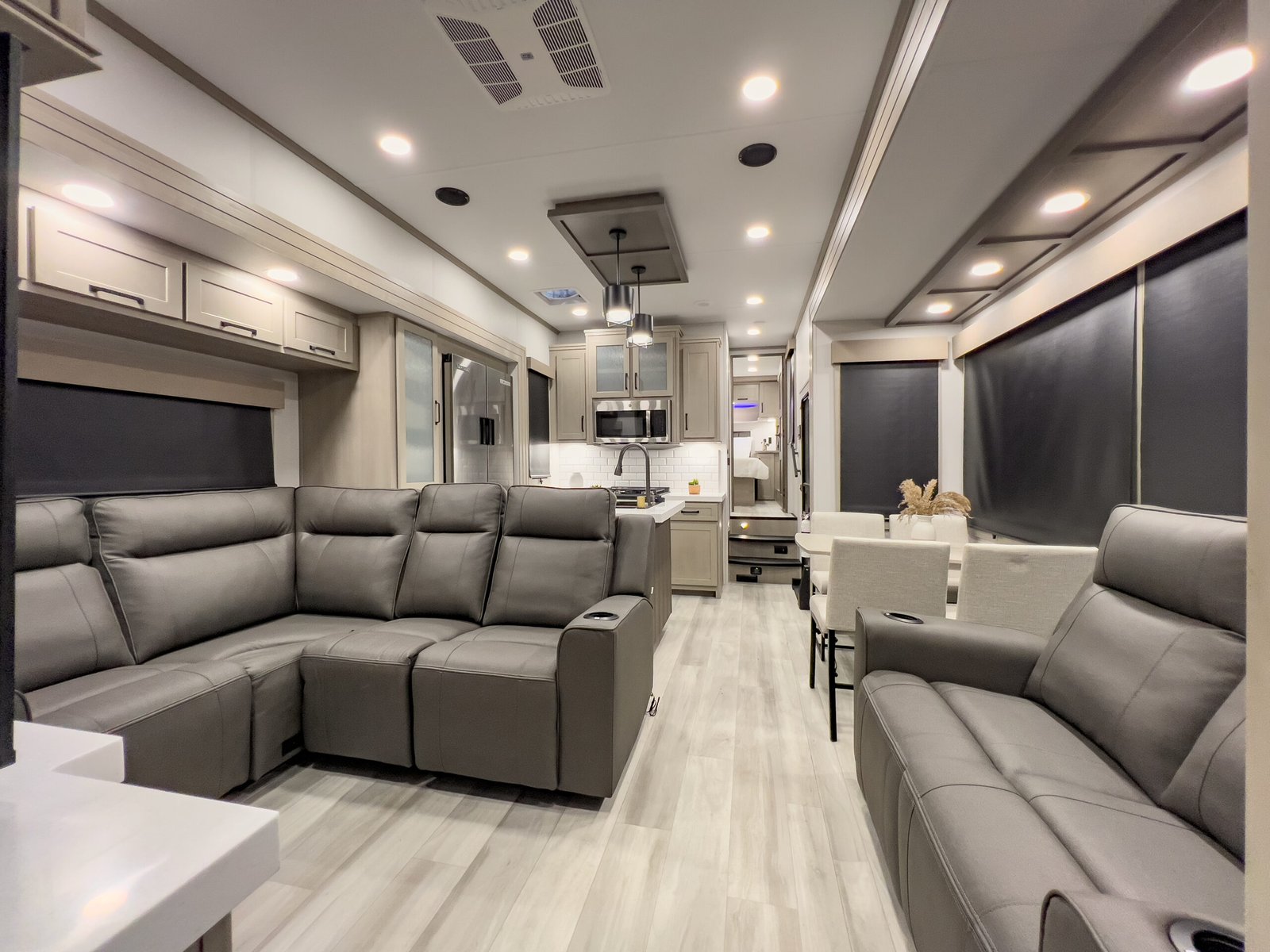 2022 Grand Design Momentum Toy Hauler Series M-395MS (Luxury Fifth Wheel) 44FT