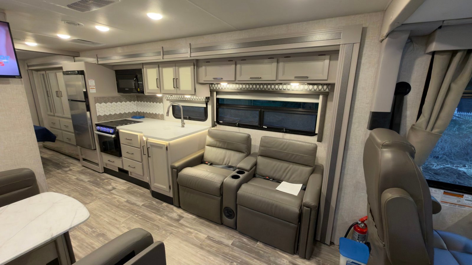 2023 Ford F53 Thor Motor Coach Hurricane Series M-29M 31FT