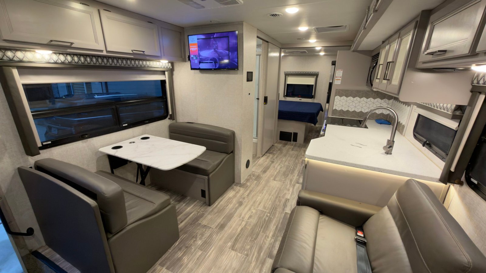 2023 Ford F53 Thor Motor Coach Hurricane Series M-29M 31FT