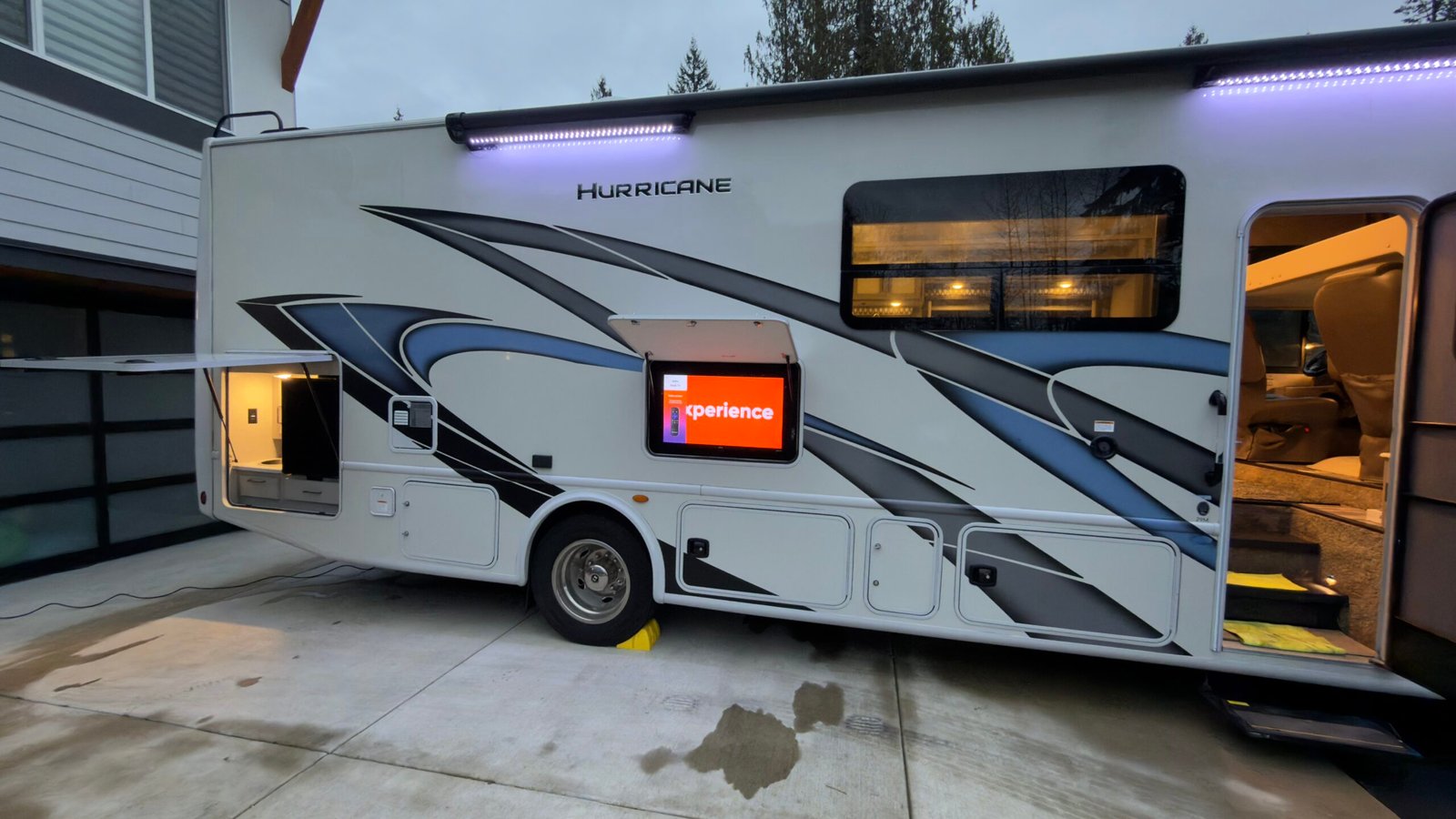 2023 Ford F53 Thor Motor Coach Hurricane Series M-29M 31FT