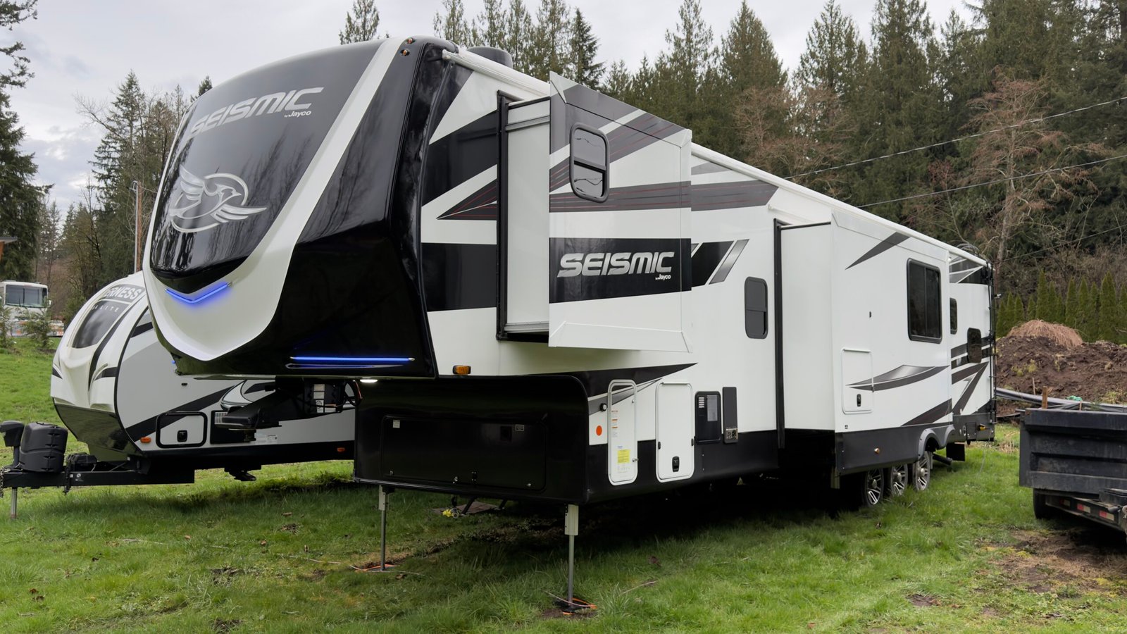 2024 Jayco Seismic Toy Hauler Series M-395 46FT (5 Wheel)