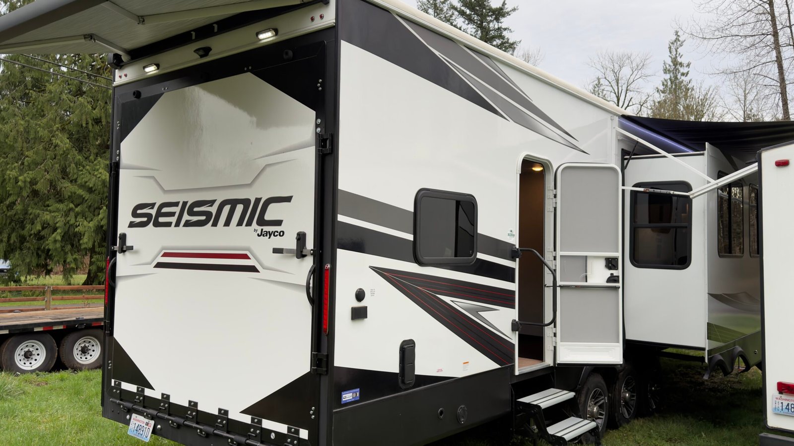 2024 Jayco Seismic Toy Hauler Series M-395 46FT (5 Wheel)