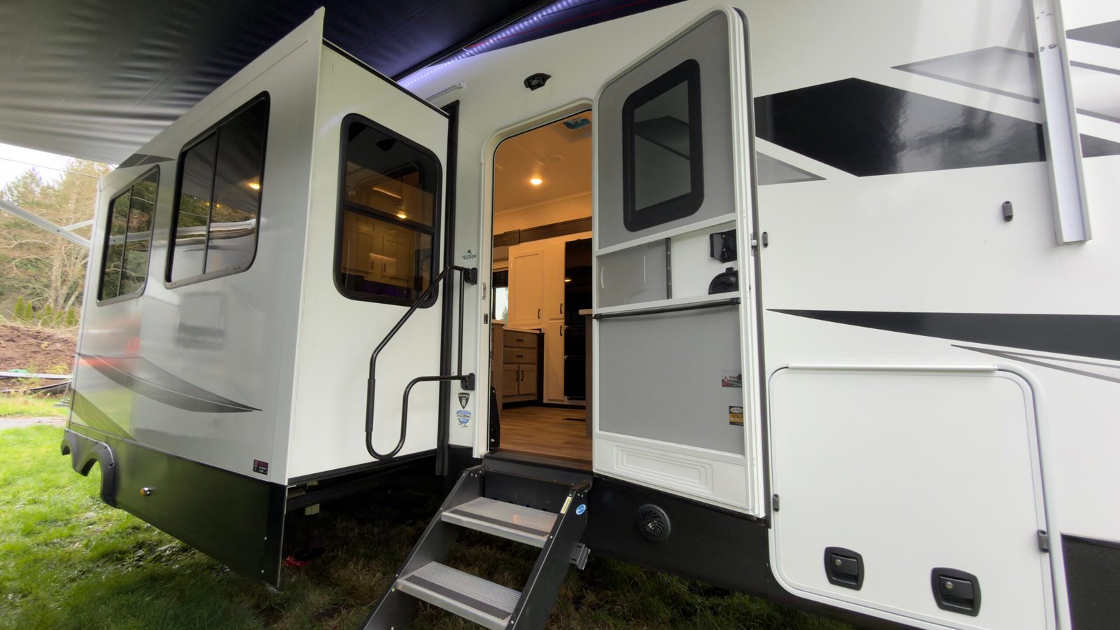 2024 Jayco Seismic Toy Hauler Series M-395 46FT (5 Wheel)