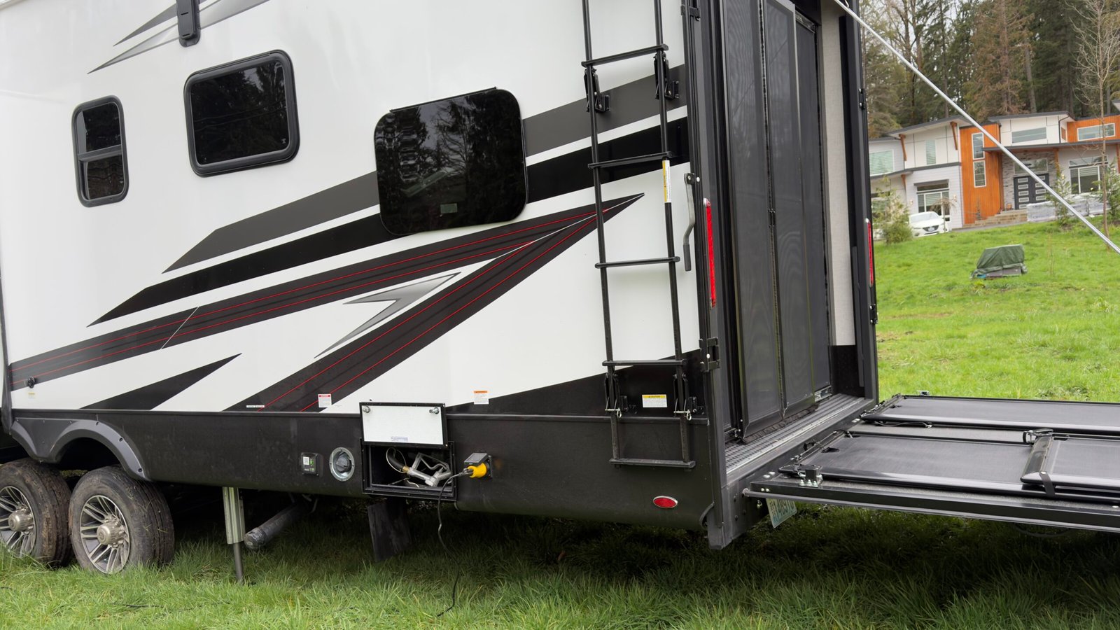 2024 Jayco Seismic Toy Hauler Series M-395 46FT (5 Wheel)