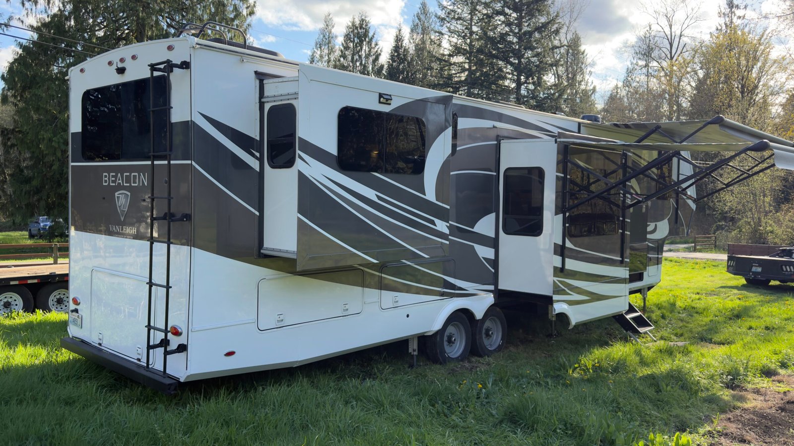 2021 VANLEIGH RV BEACON SERIES M-42RDB LUXURY 5-Wheel
