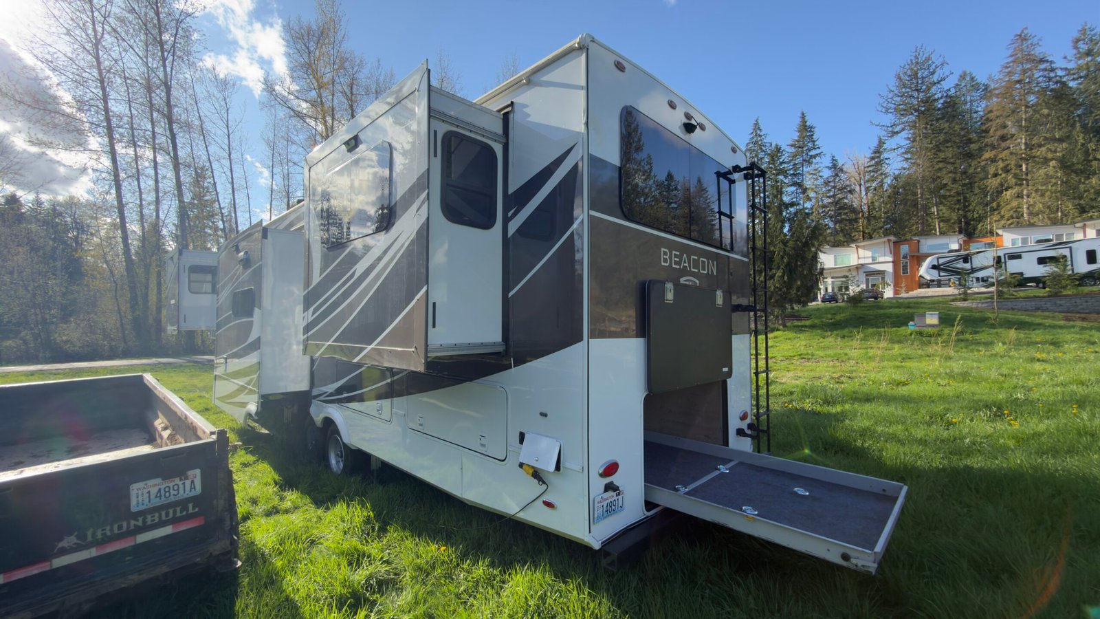 2021 VANLEIGH RV BEACON SERIES M-42RDB LUXURY 5-Wheel