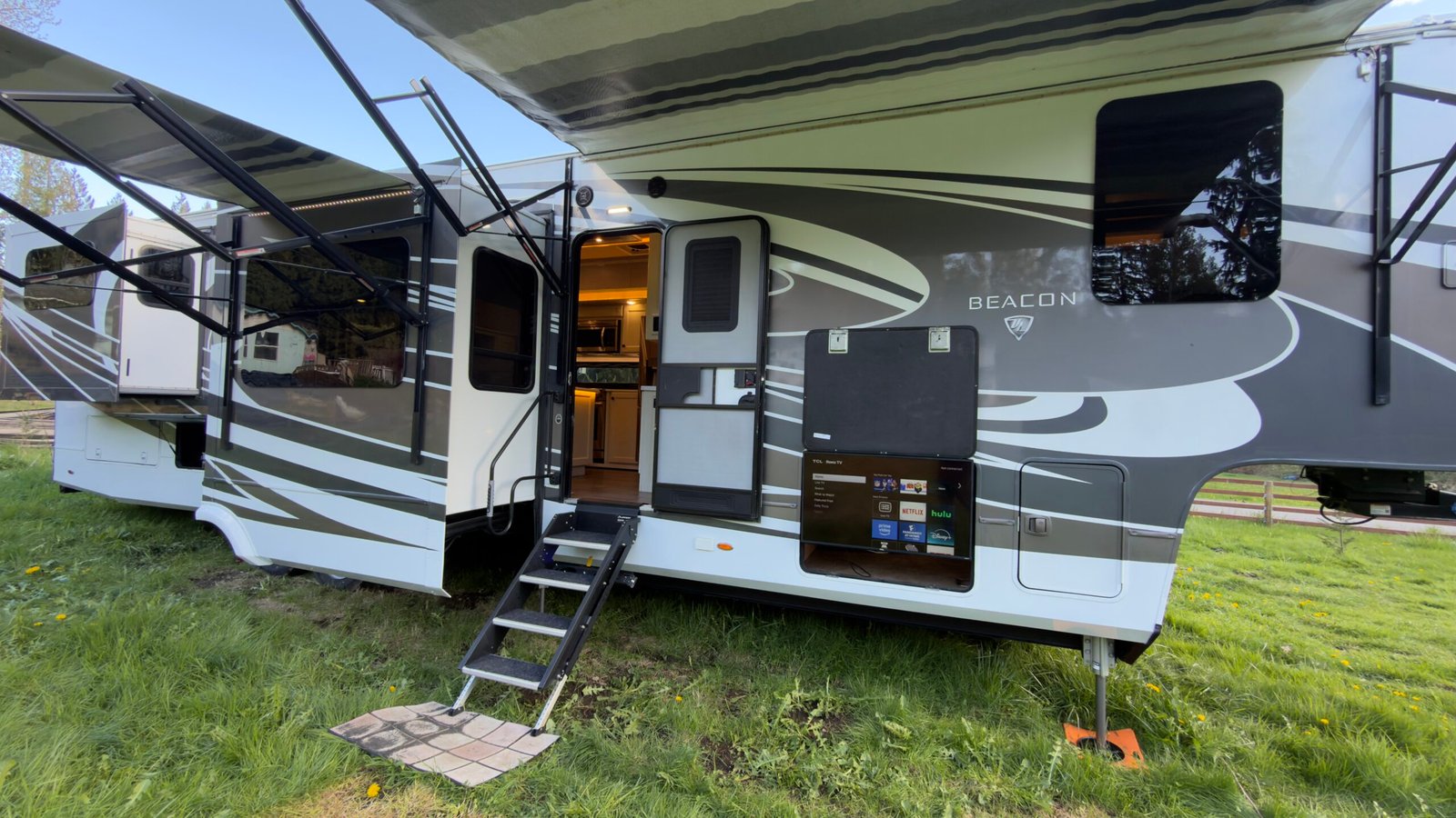 2021 VANLEIGH RV BEACON SERIES M-42RDB LUXURY 5-Wheel