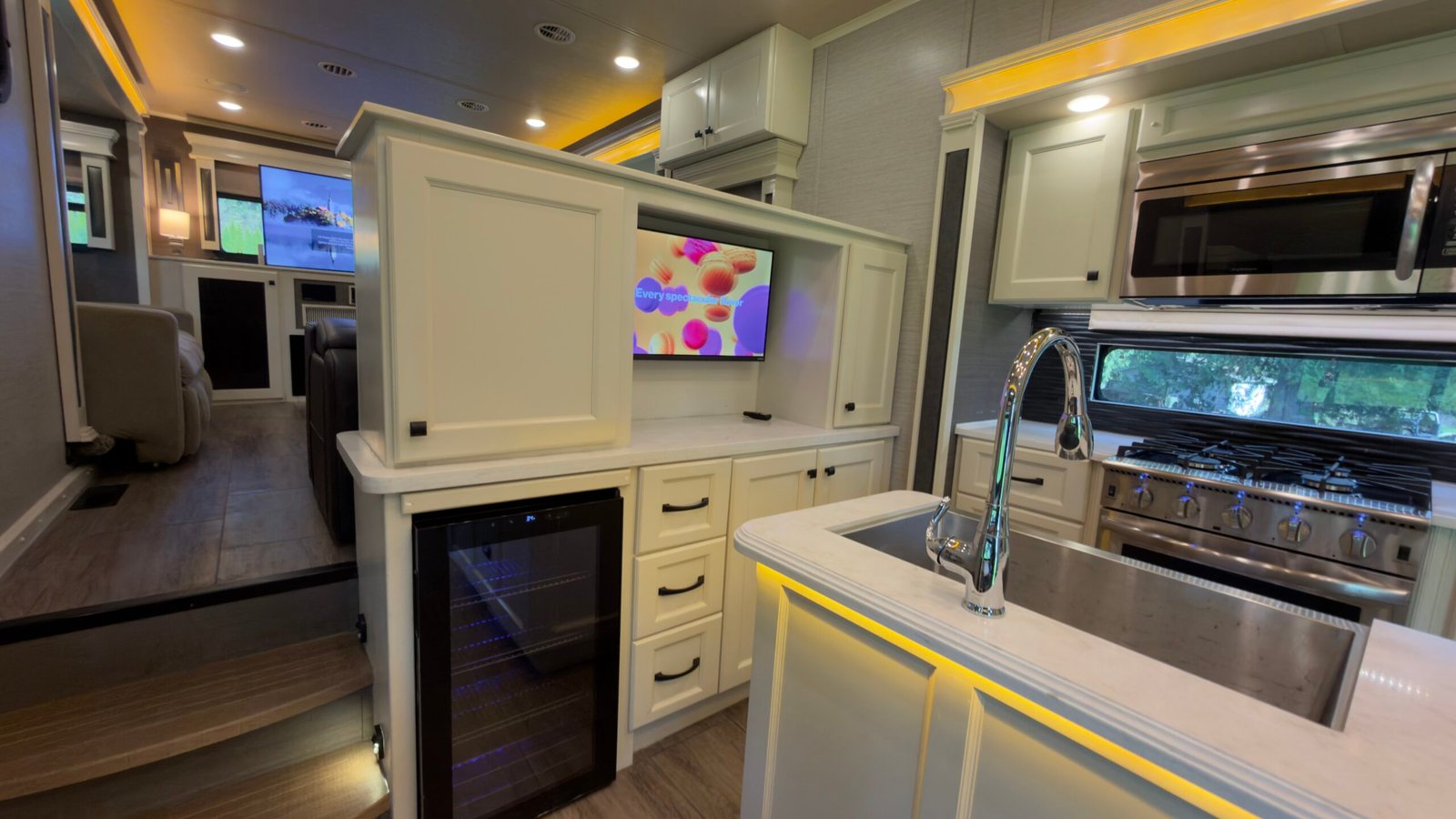 2021 VANLEIGH RV BEACON SERIES M-42RDB LUXURY 5-Wheel