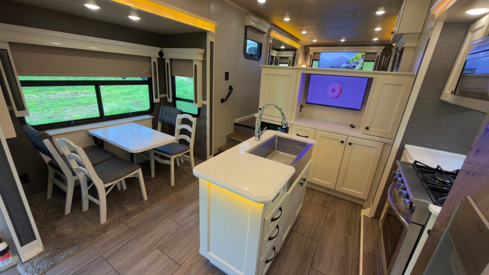 2021 VANLEIGH RV BEACON SERIES M-42RDB LUXURY 5-Wheel