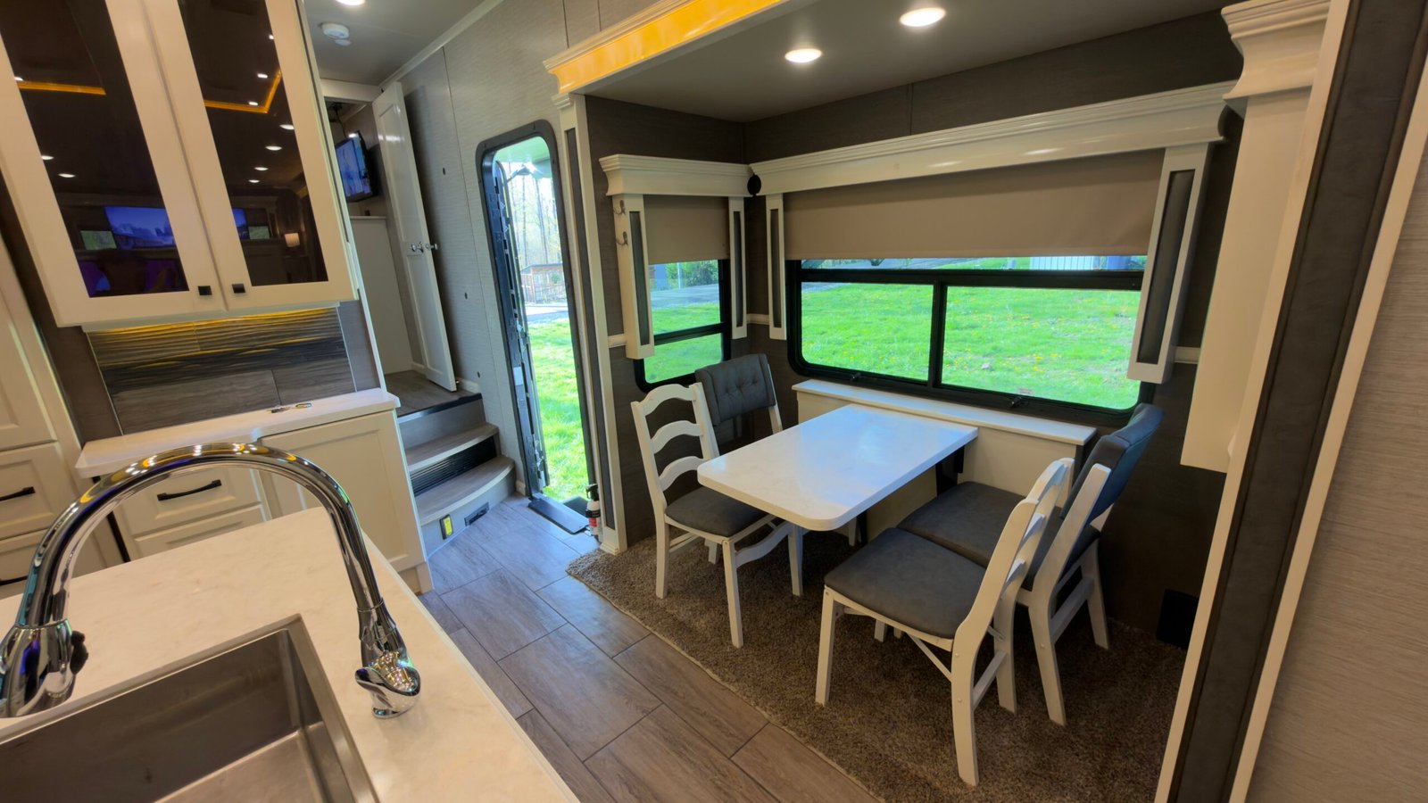 2021 VANLEIGH RV BEACON SERIES M-42RDB LUXURY 5-Wheel