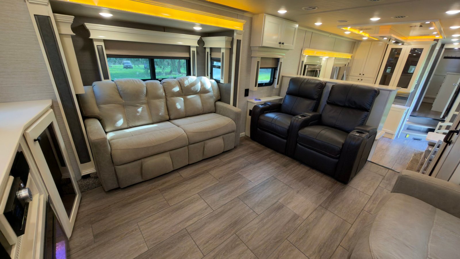 2021 VANLEIGH RV BEACON SERIES M-42RDB LUXURY 5-Wheel