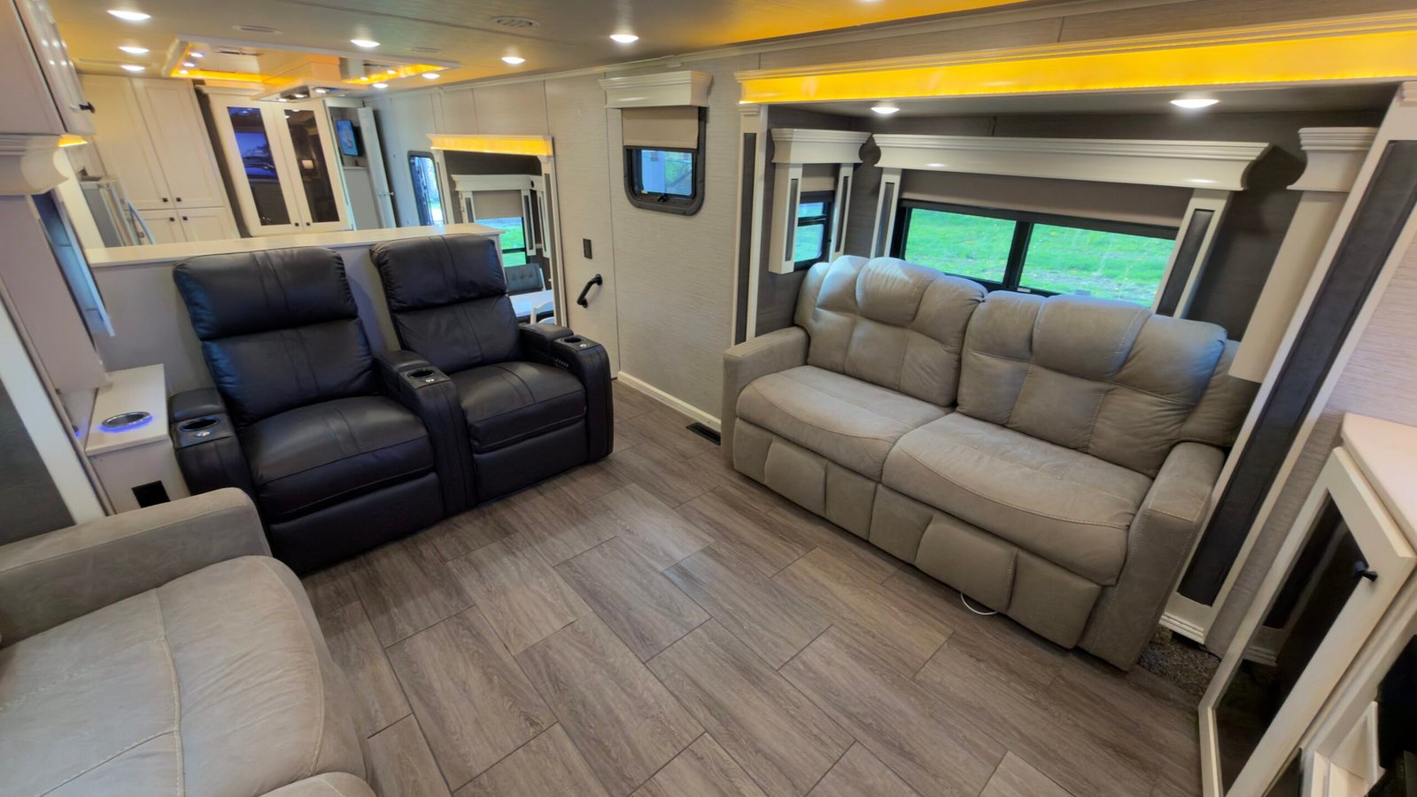 2021 VANLEIGH RV BEACON SERIES M-42RDB LUXURY 5-Wheel
