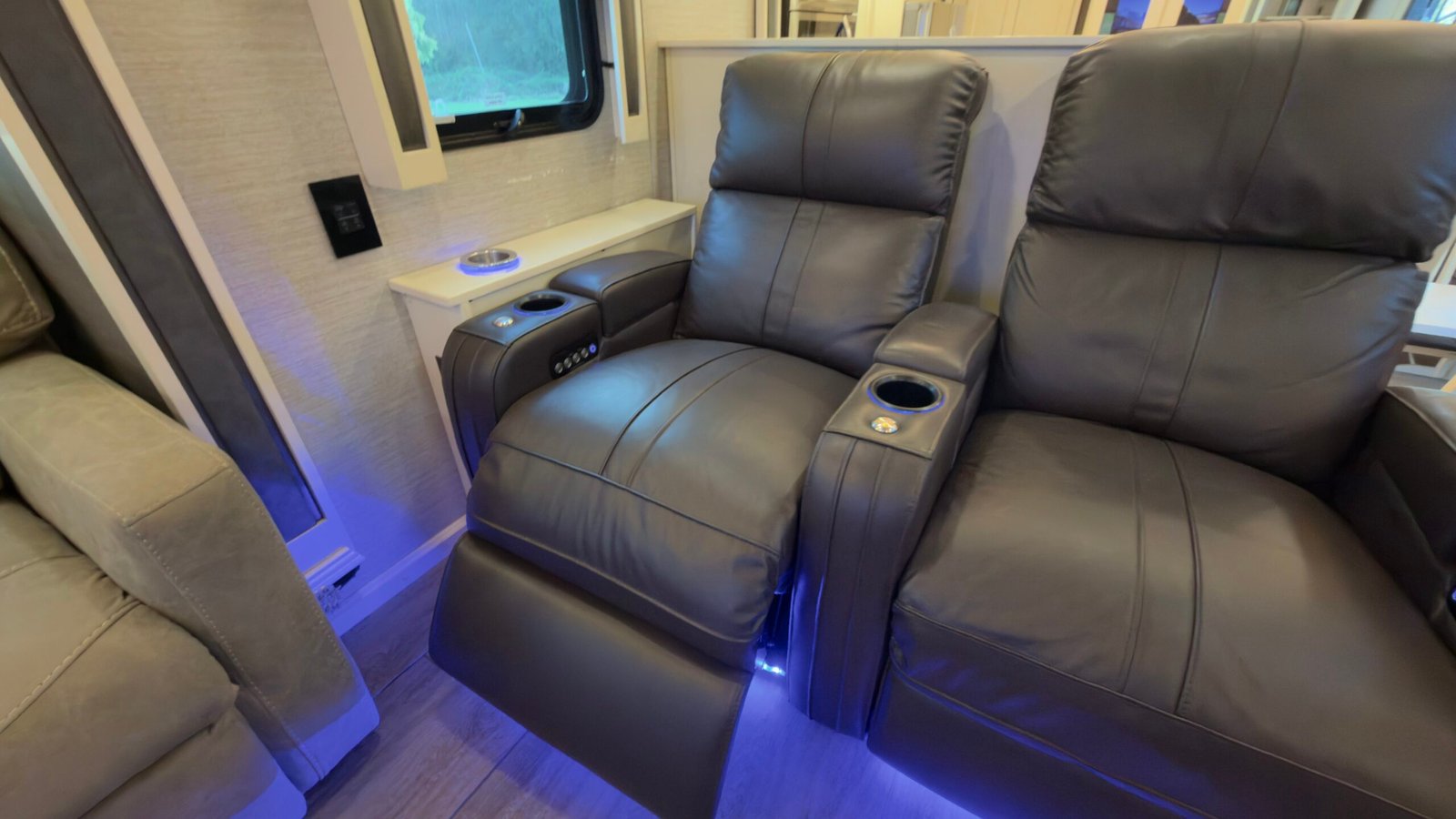 2021 VANLEIGH RV BEACON SERIES M-42RDB LUXURY 5-Wheel