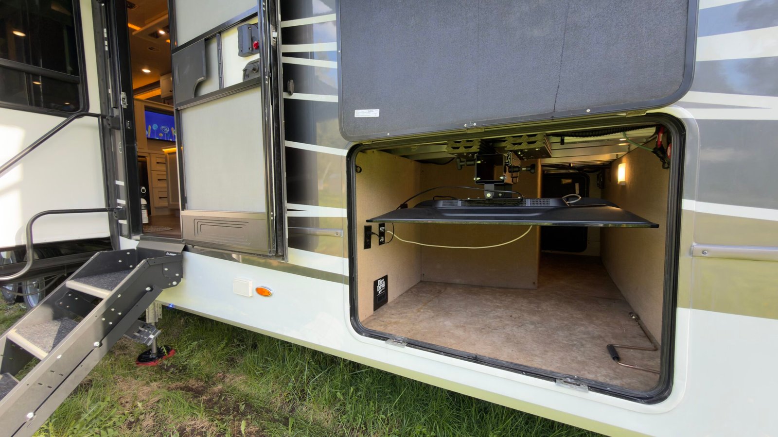 2021 VANLEIGH RV BEACON SERIES M-42RDB LUXURY 5-Wheel