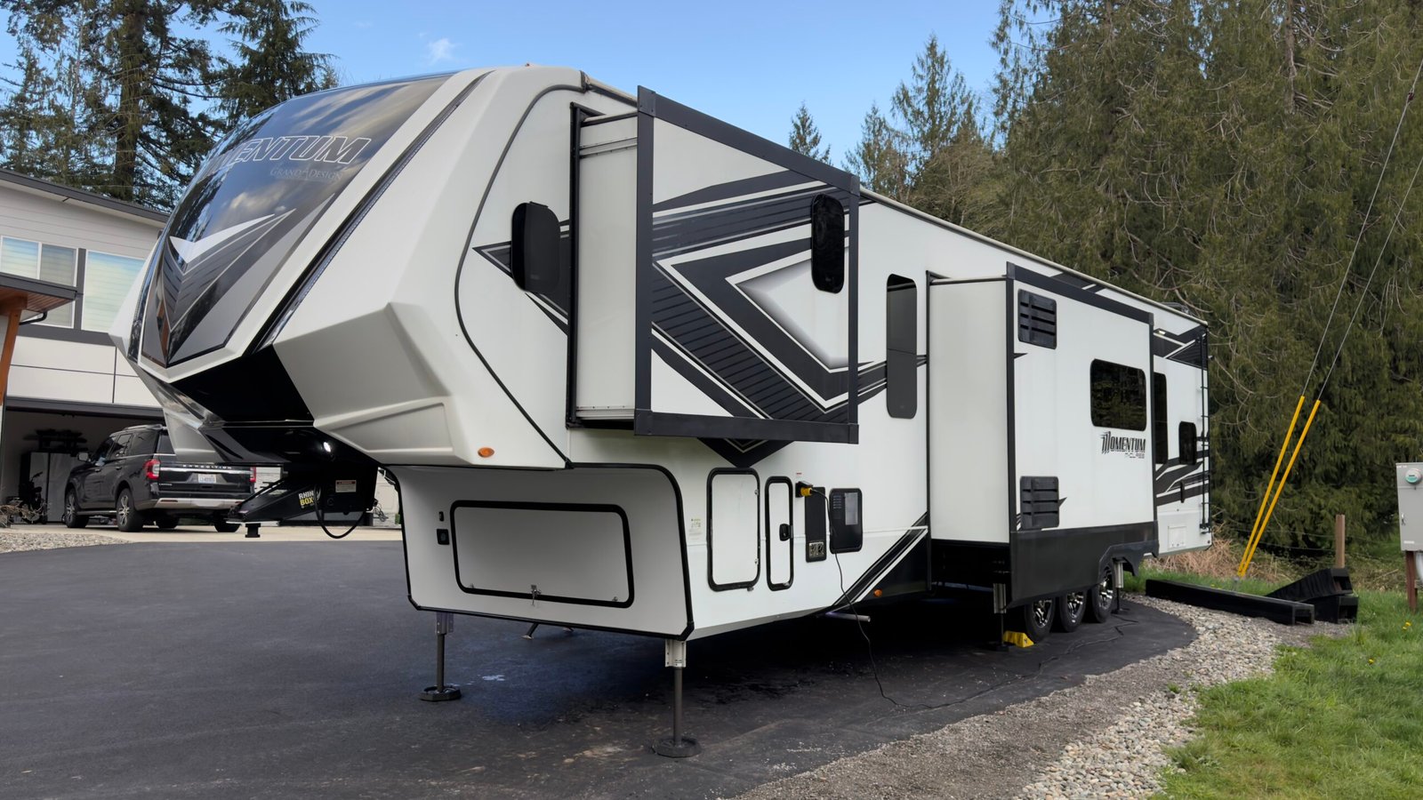 2022 Grand Design Momentum Toy Hauler Series M-395MS (Luxury Fifth Wheel) 44FT