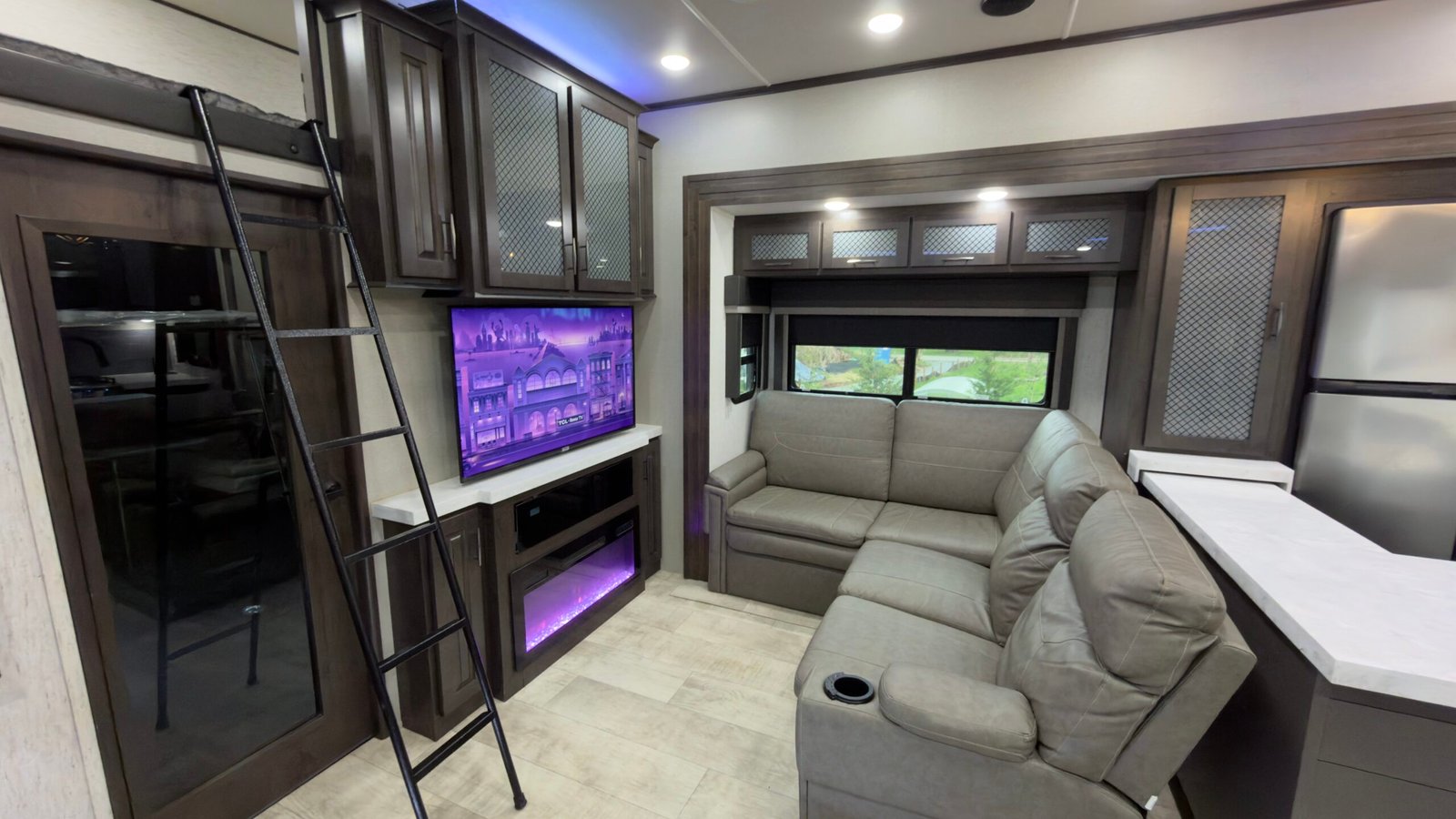 2022 Grand Design Momentum Toy Hauler Series M-395MS (Luxury Fifth Wheel) 44FT