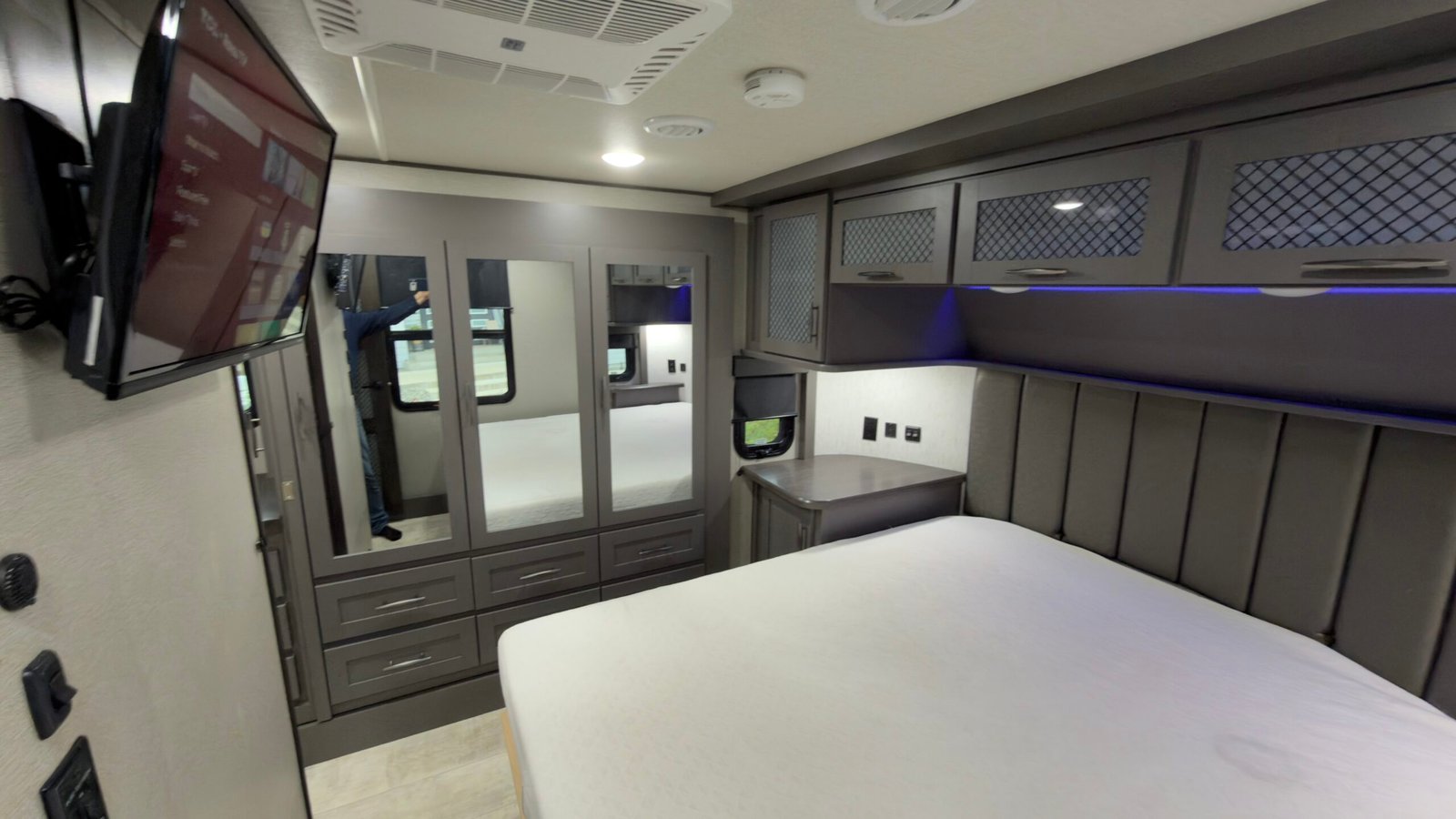 2022 Grand Design Momentum Toy Hauler Series M-395MS (Luxury Fifth Wheel) 44FT