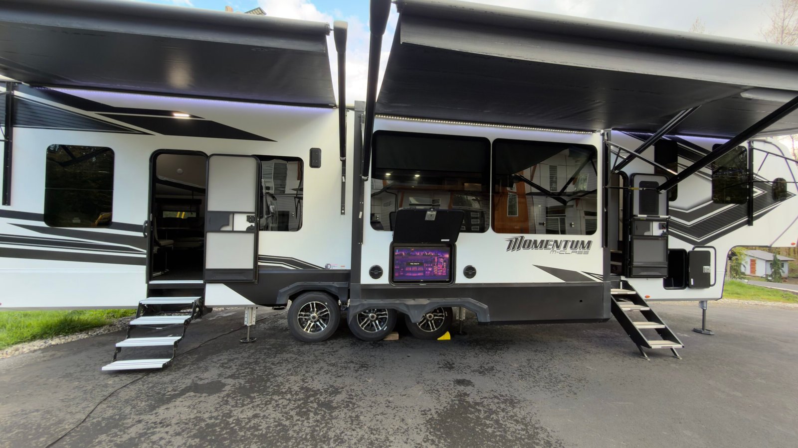 2022 Grand Design Momentum Toy Hauler Series M-395MS (Luxury Fifth Wheel) 44FT