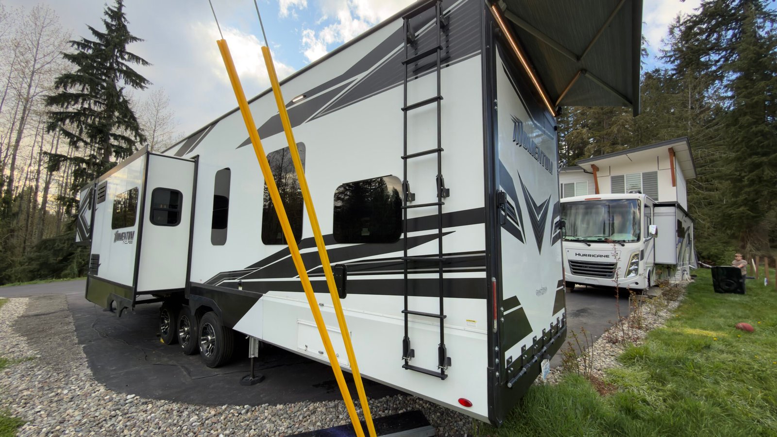 2022 Grand Design Momentum Toy Hauler Series M-395MS (Luxury Fifth Wheel) 44FT