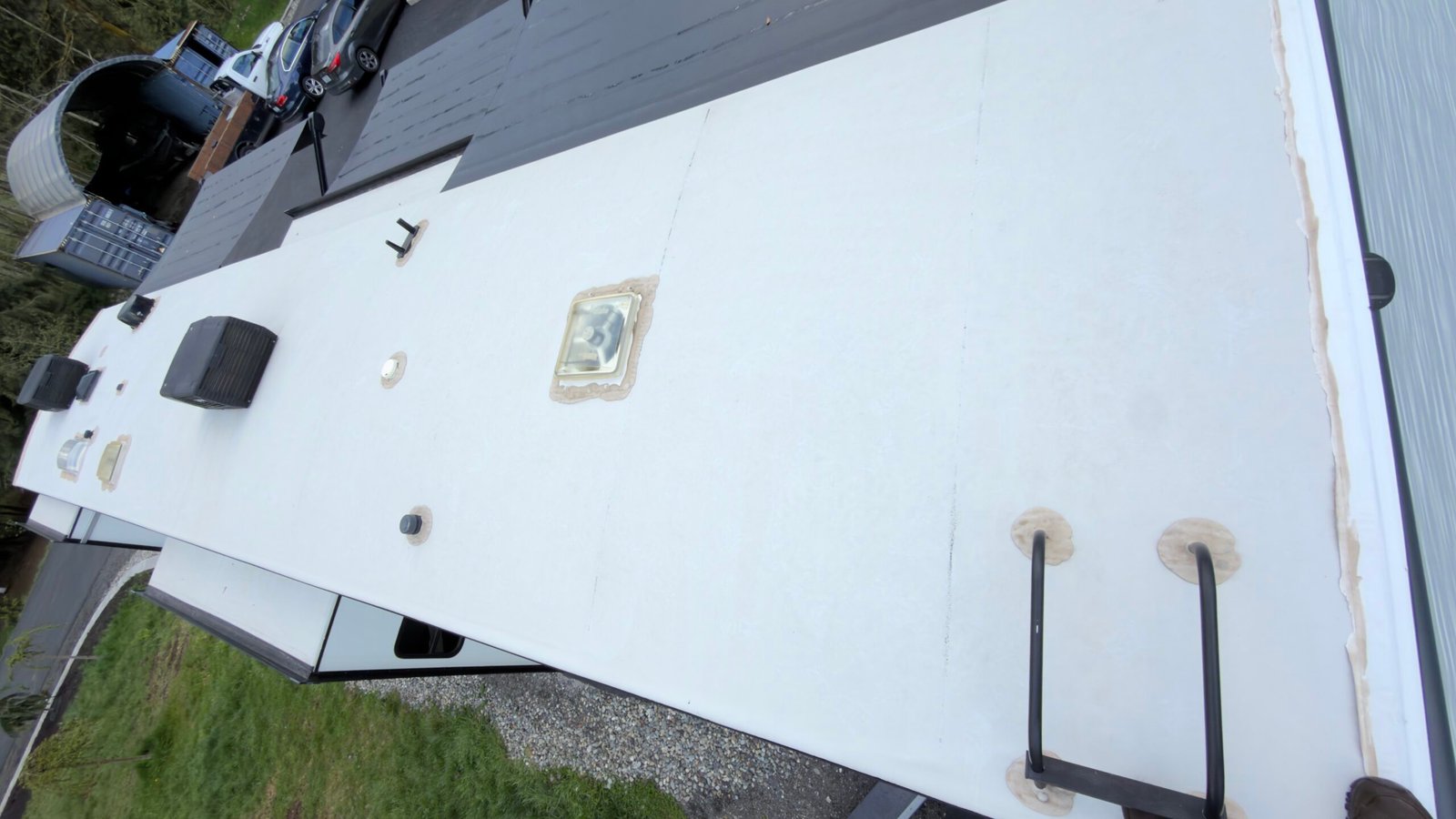 2022 Grand Design Momentum Toy Hauler Series M-395MS (Luxury Fifth Wheel) 44FT