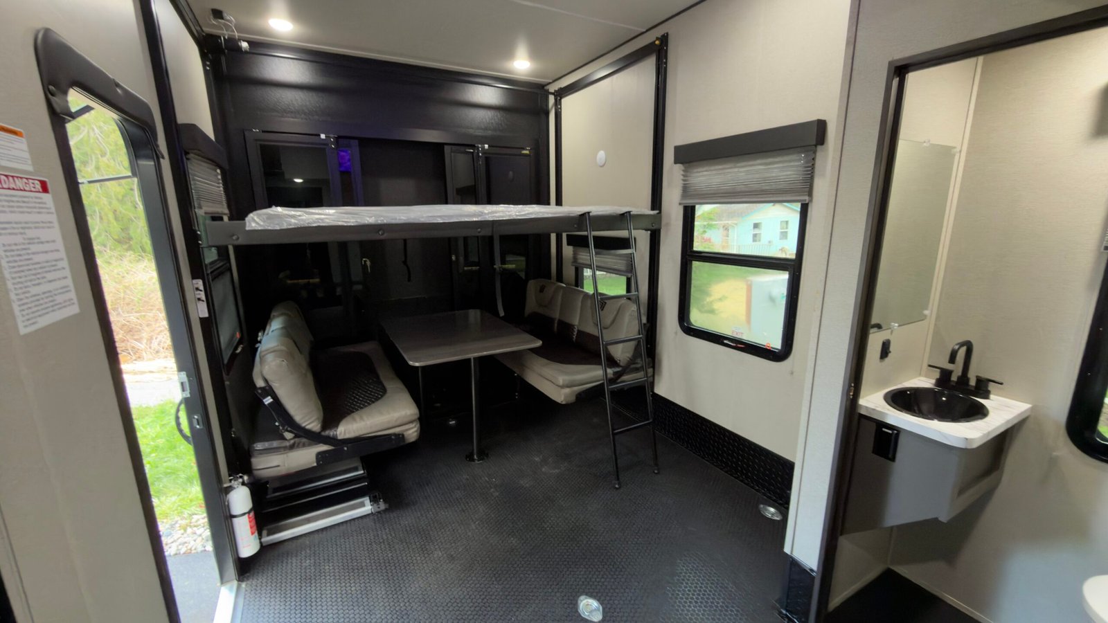 2022 Grand Design Momentum Toy Hauler Series M-395MS (Luxury Fifth Wheel) 44FT