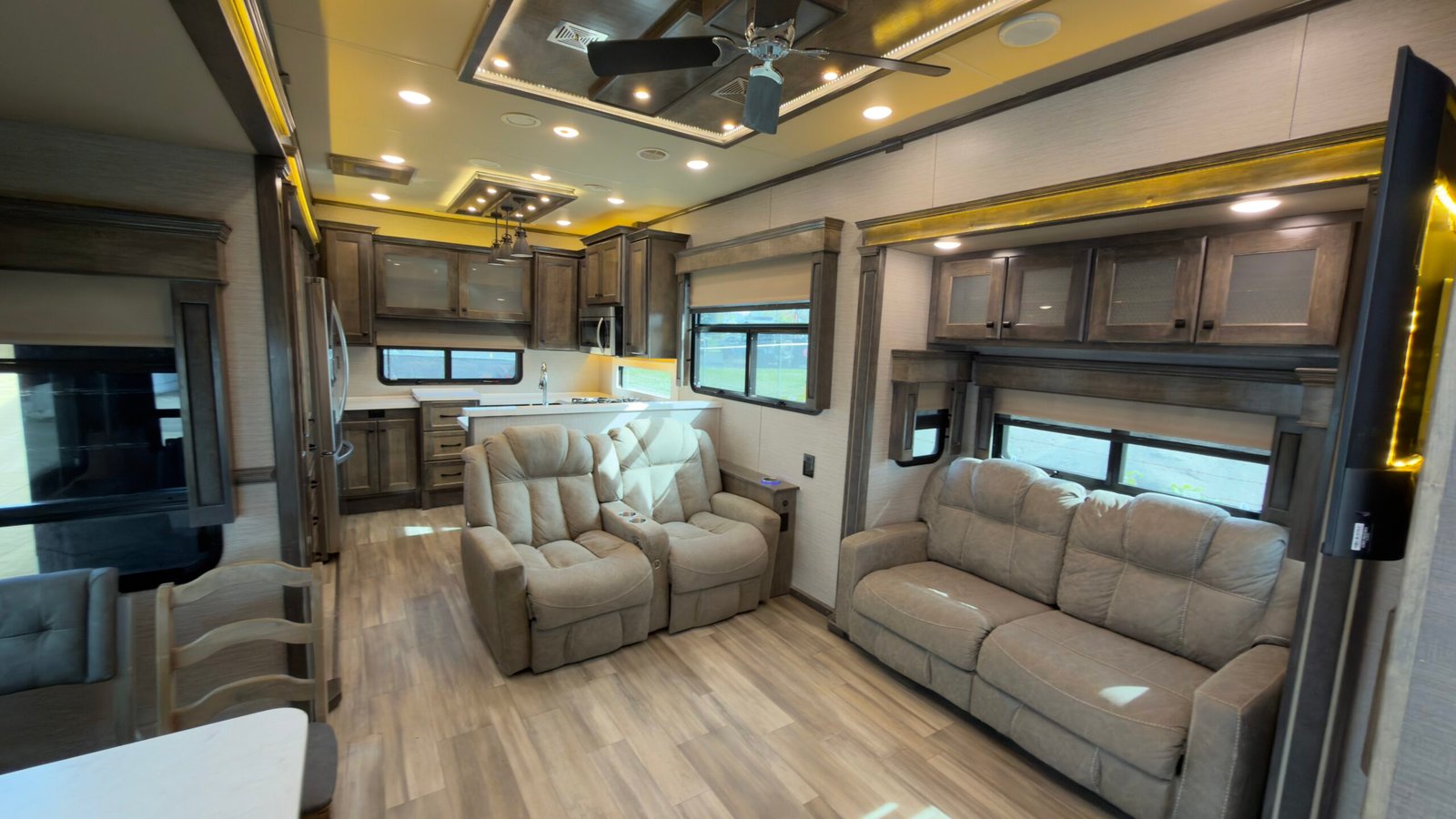 2022 VANLEIGH BEACON 41LKB LUXURY 5th-WHEEL 43 FT