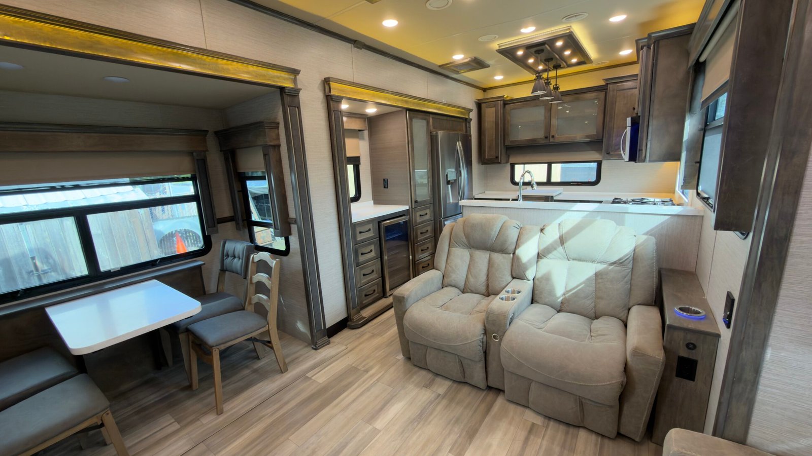 2022 VANLEIGH BEACON 41LKB LUXURY 5th-WHEEL 43 FT