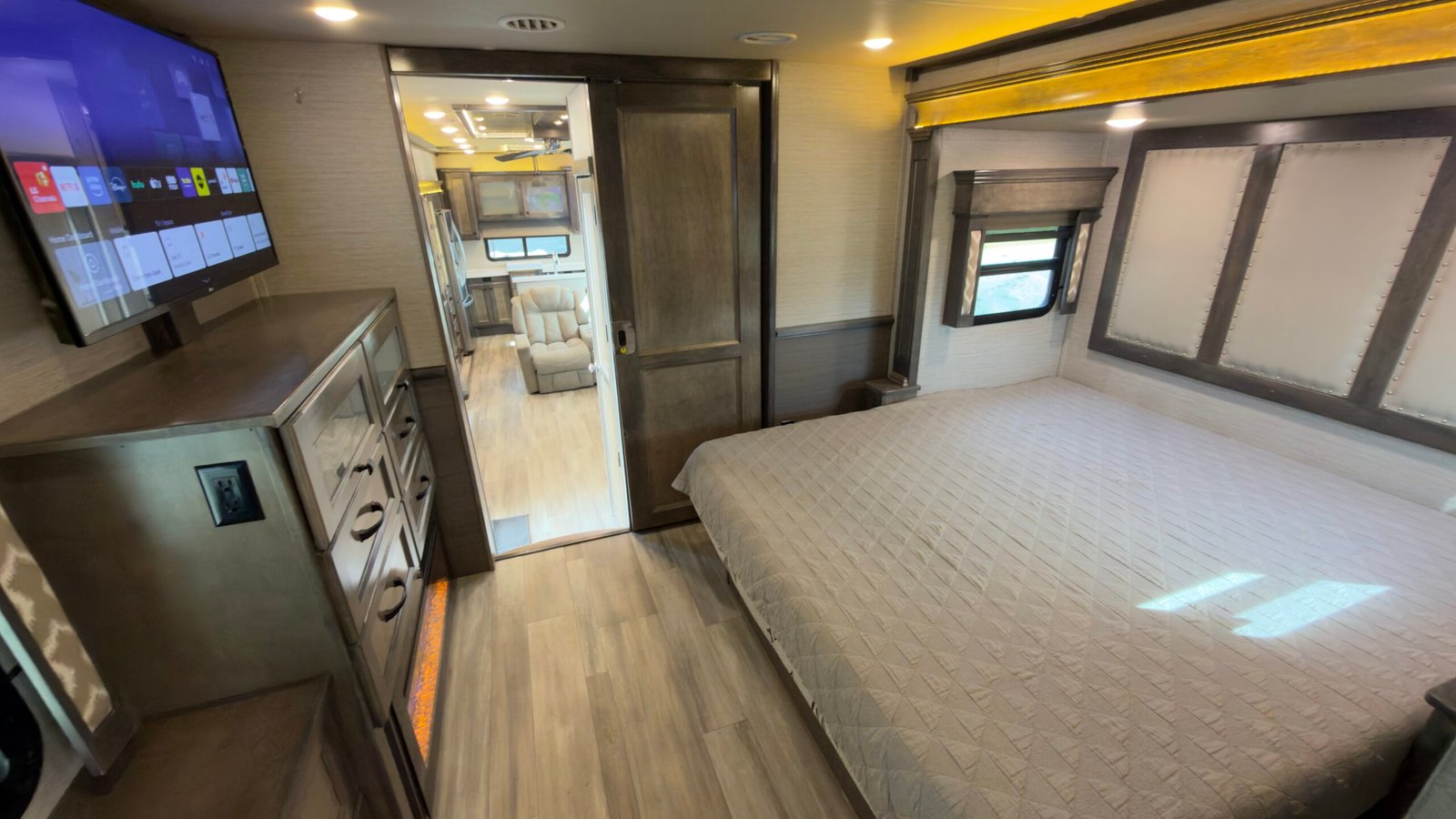 2022 VANLEIGH BEACON 41LKB LUXURY 5th-WHEEL 43 FT