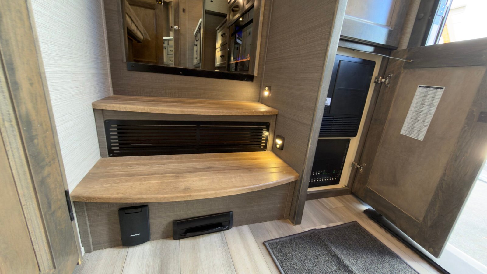 2022 VANLEIGH BEACON 41LKB LUXURY 5th-WHEEL 43 FT