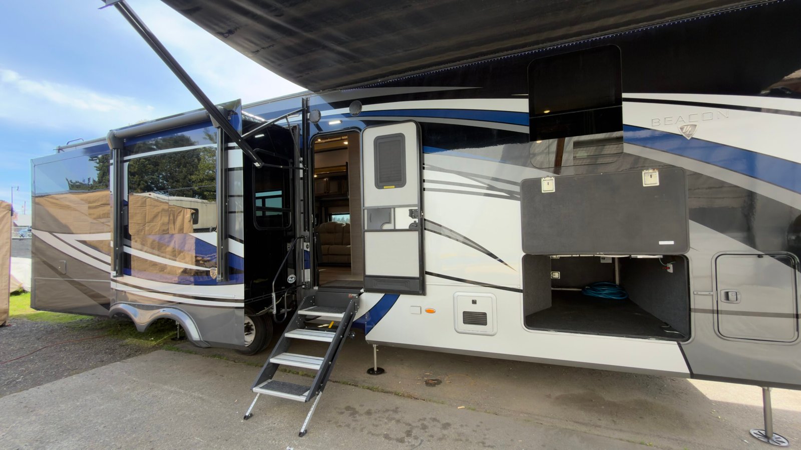2022 VANLEIGH BEACON 41LKB LUXURY 5th-WHEEL 43 FT