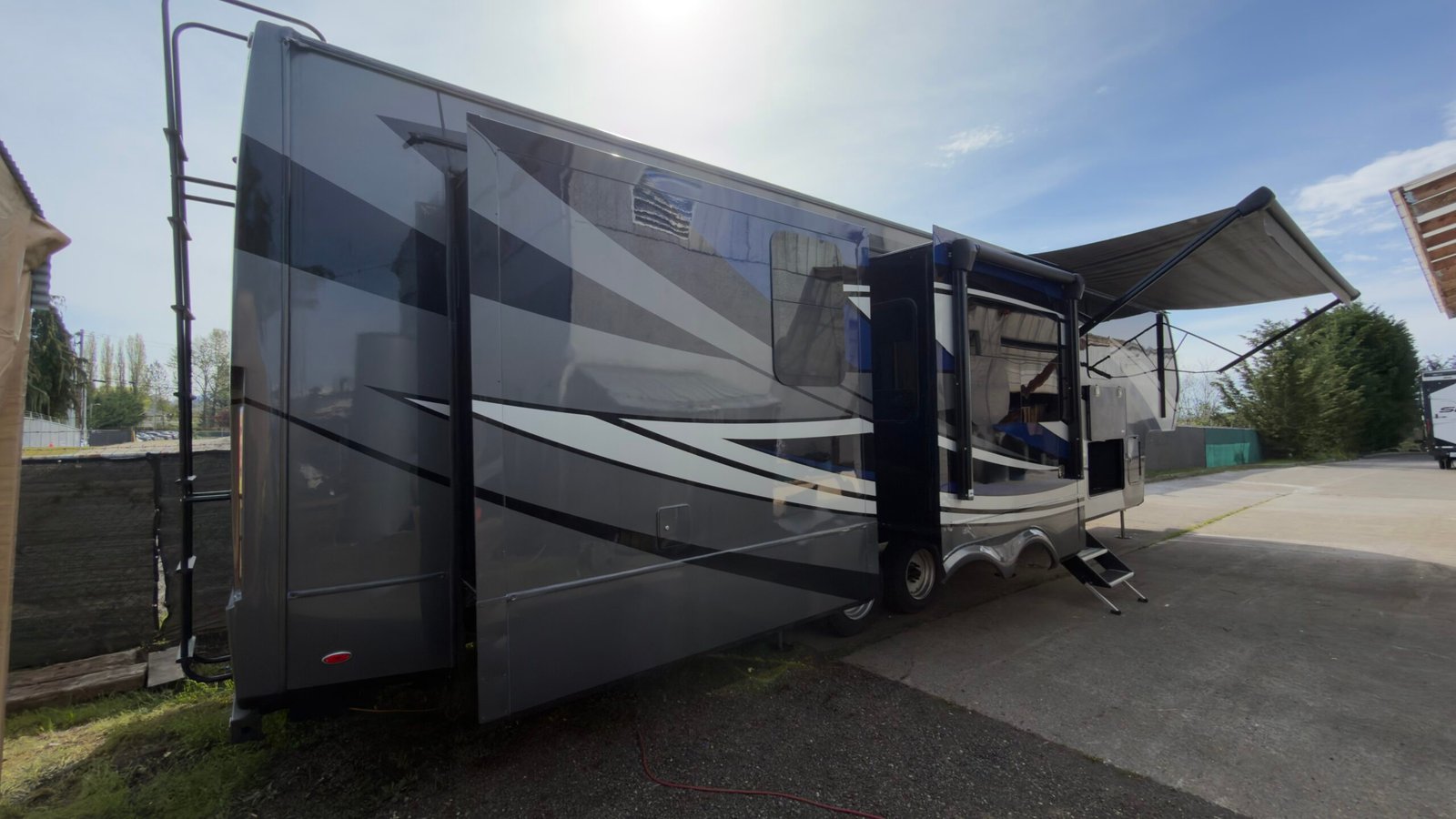 2022 VANLEIGH BEACON 41LKB LUXURY 5th-WHEEL 43 FT