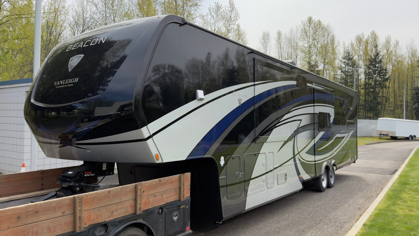 2022 VANLEIGH BEACON 41LKB LUXURY 5th-WHEEL 43 FT