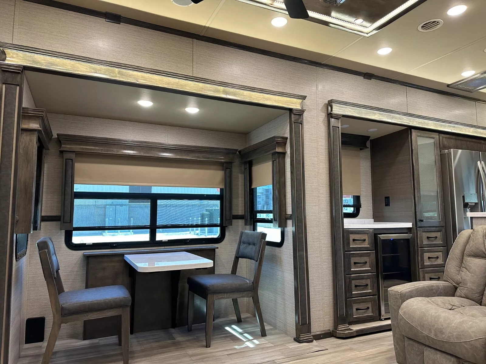 2022 VANLEIGH BEACON 41LKB 5th-WHEEL 43 FT