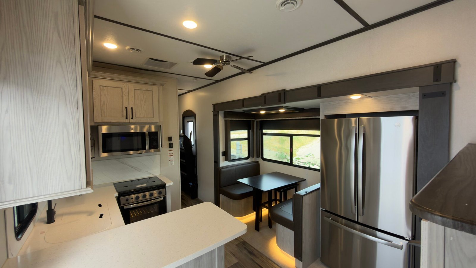 2022 KEYSTONE MONTANA HIGH COUNTRY 377FL
