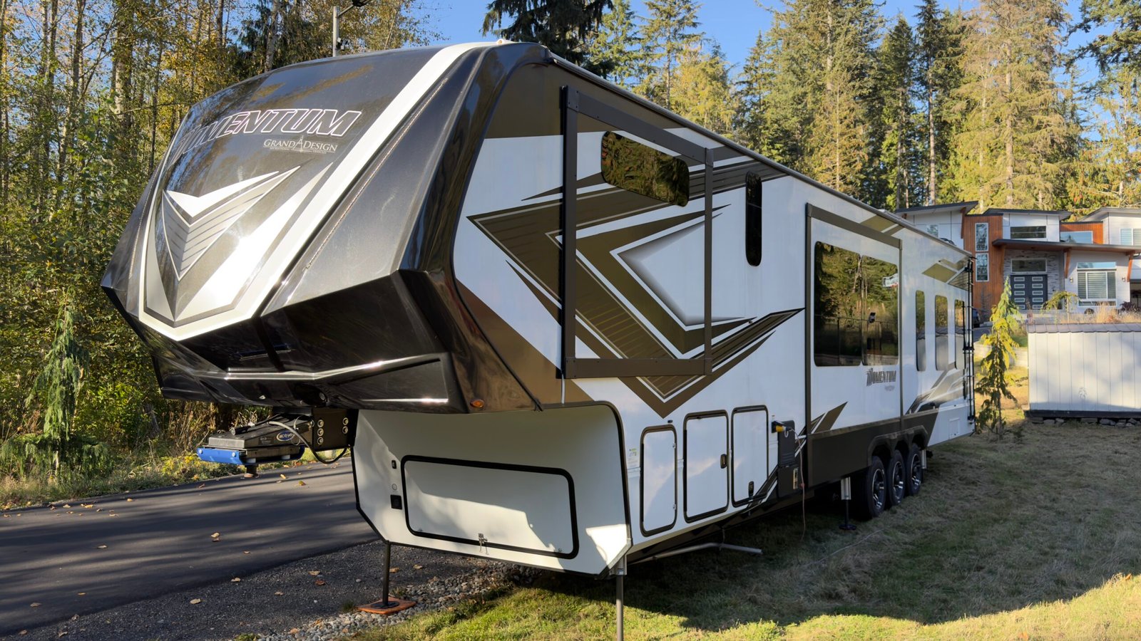 2023 GRAND DESIGN MOMENTUM 410th 5TH Wheel 45Ft