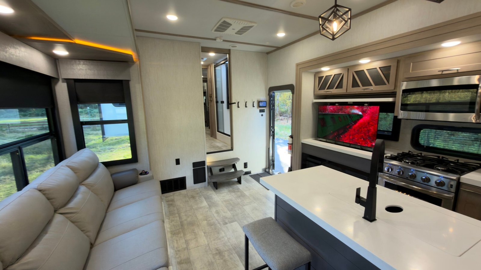 2023 GRAND DESIGN MOMENTUM 410th 5TH Wheel 45Ft