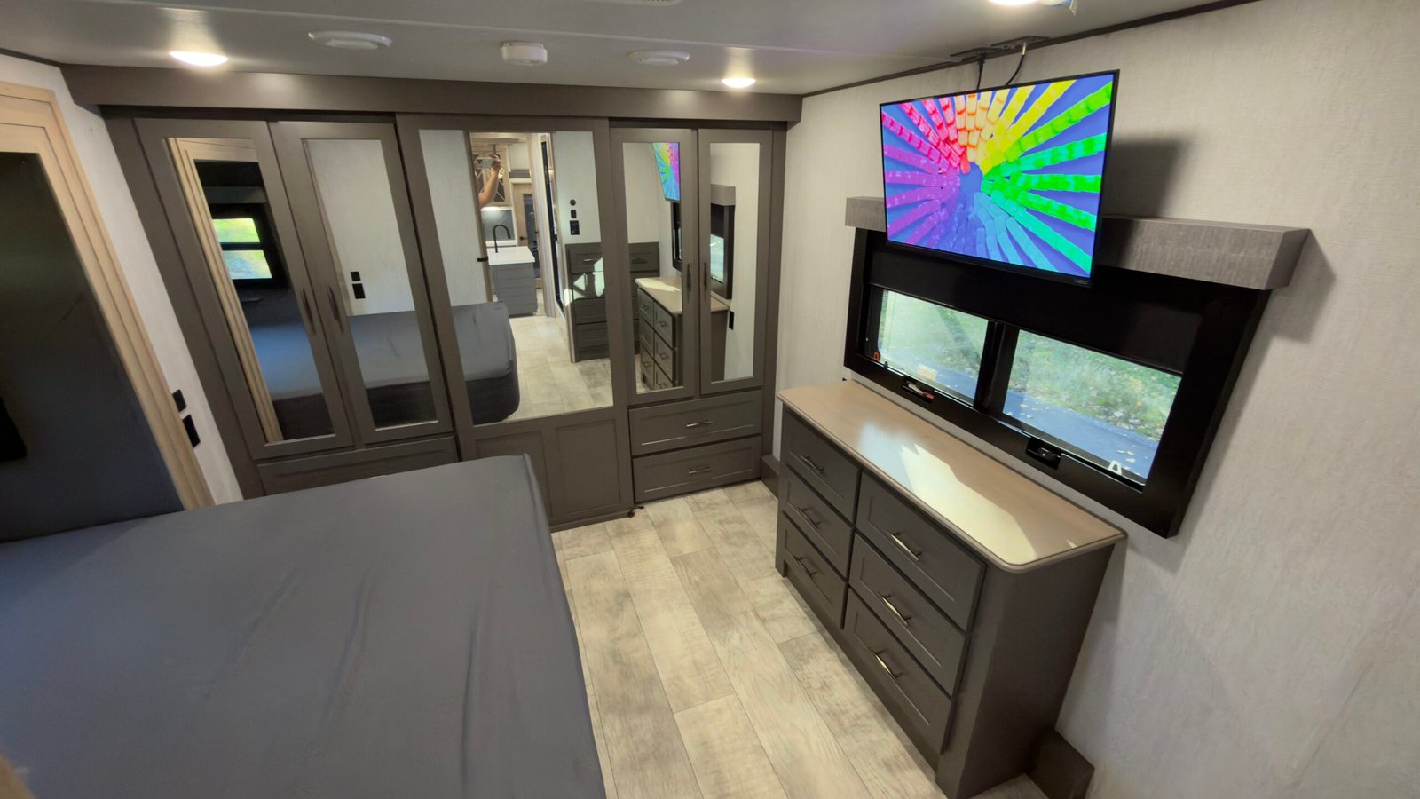 2023 GRAND DESIGN MOMENTUM 410th 5TH Wheel 45Ft
