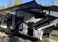 2023 GRAND DESIGN MOMENTUM 410th 5TH Wheel 45Ft