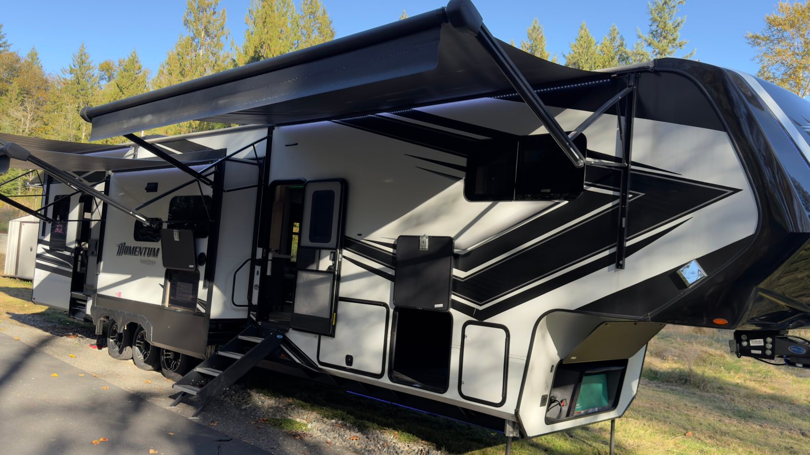 2023 GRAND DESIGN MOMENTUM 410th 5TH Wheel 45Ft