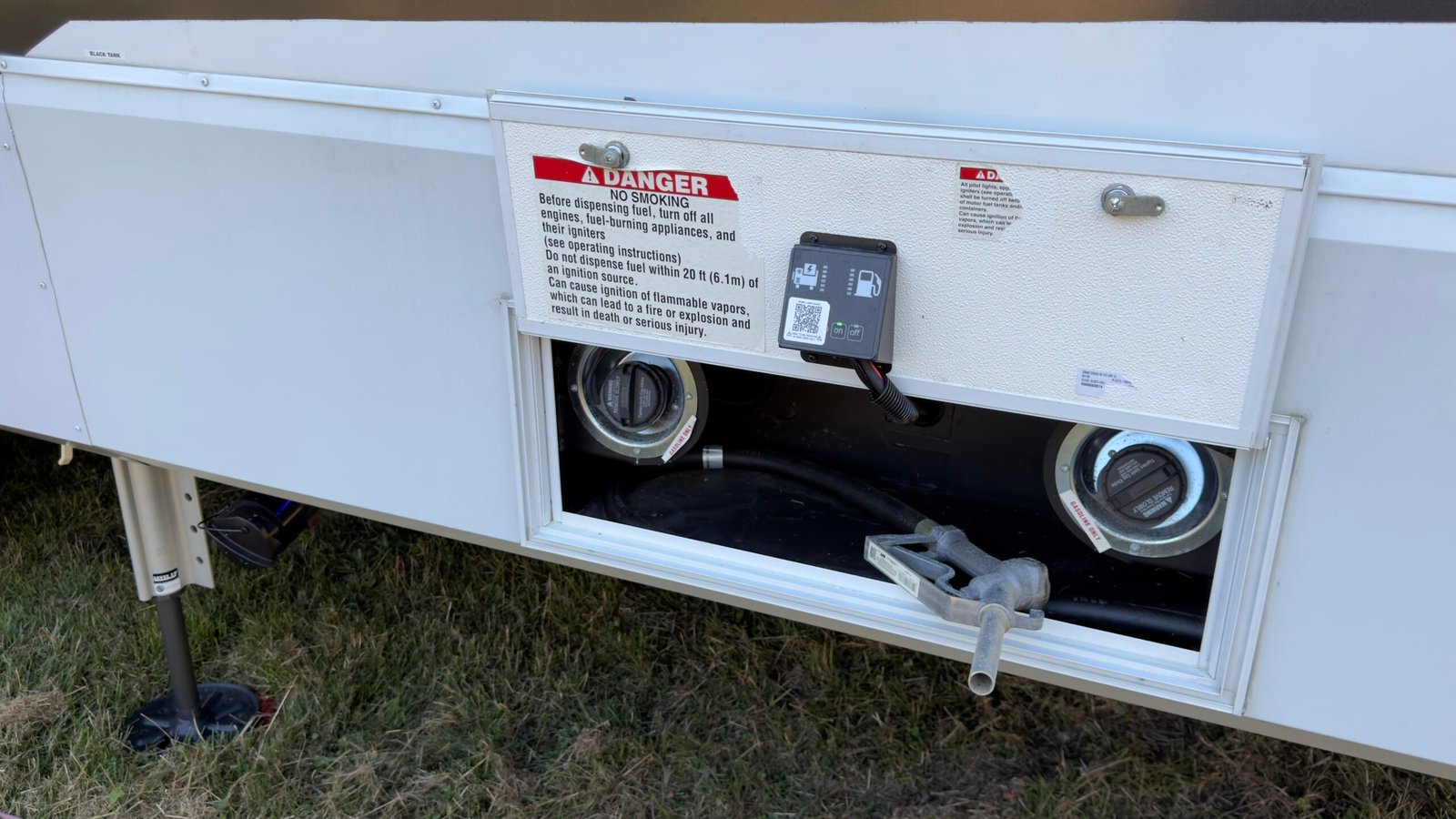 2023 GRAND DESIGN MOMENTUM 410th 5TH Wheel 45Ft