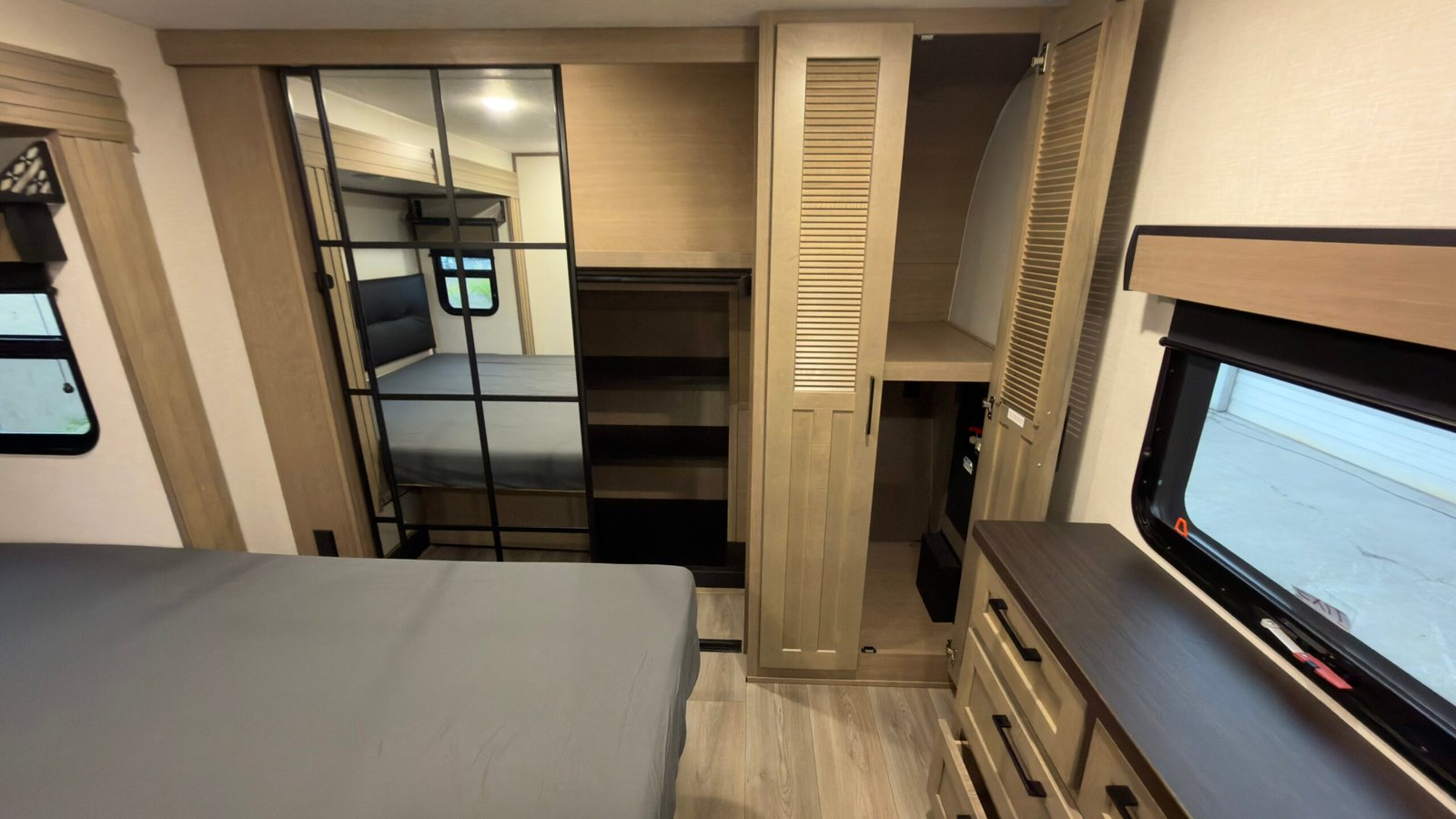 2025 KZ Durango D326RLT Fifth Wheel