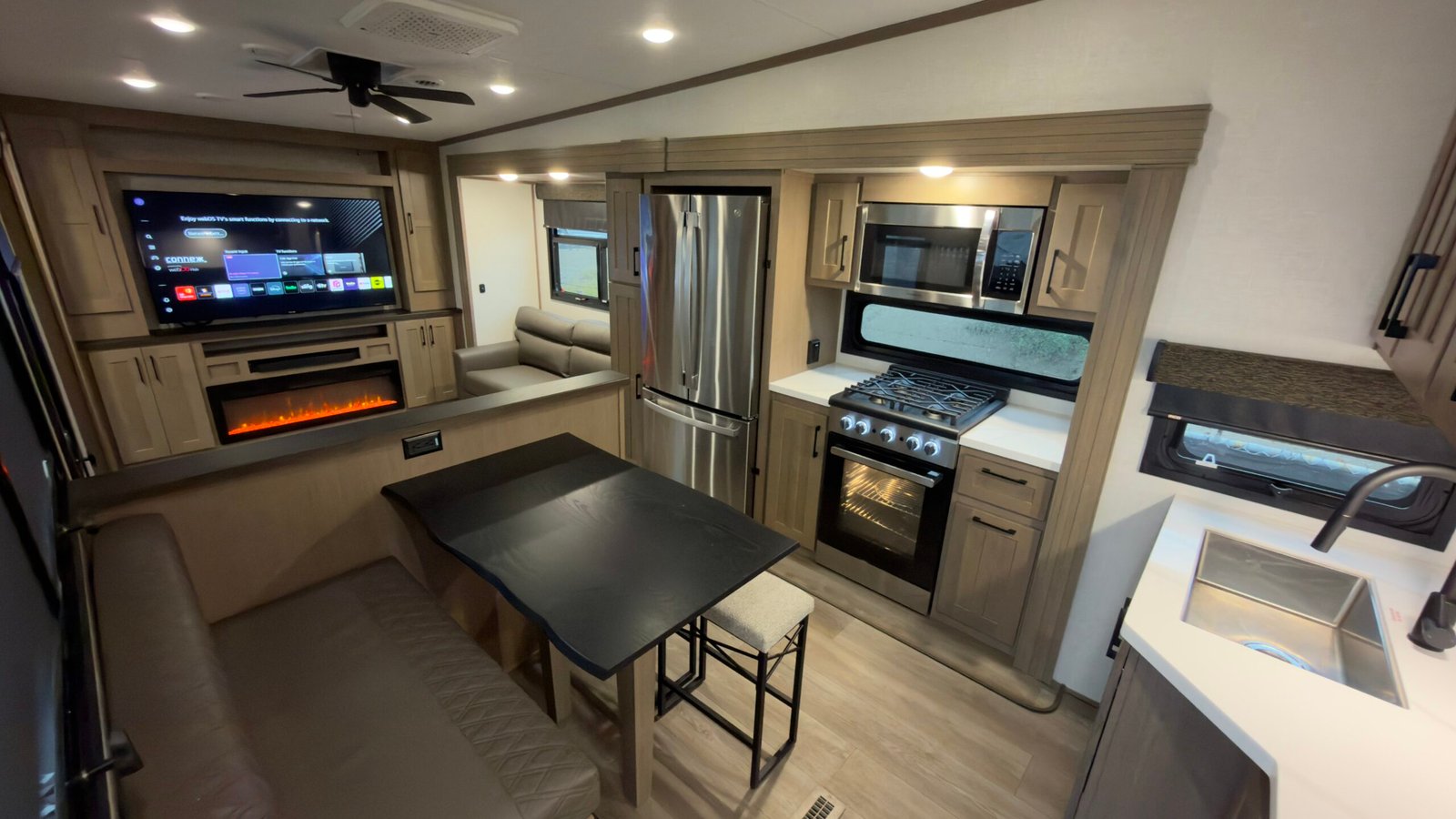 2025 KZ Durango D326RLT Fifth Wheel