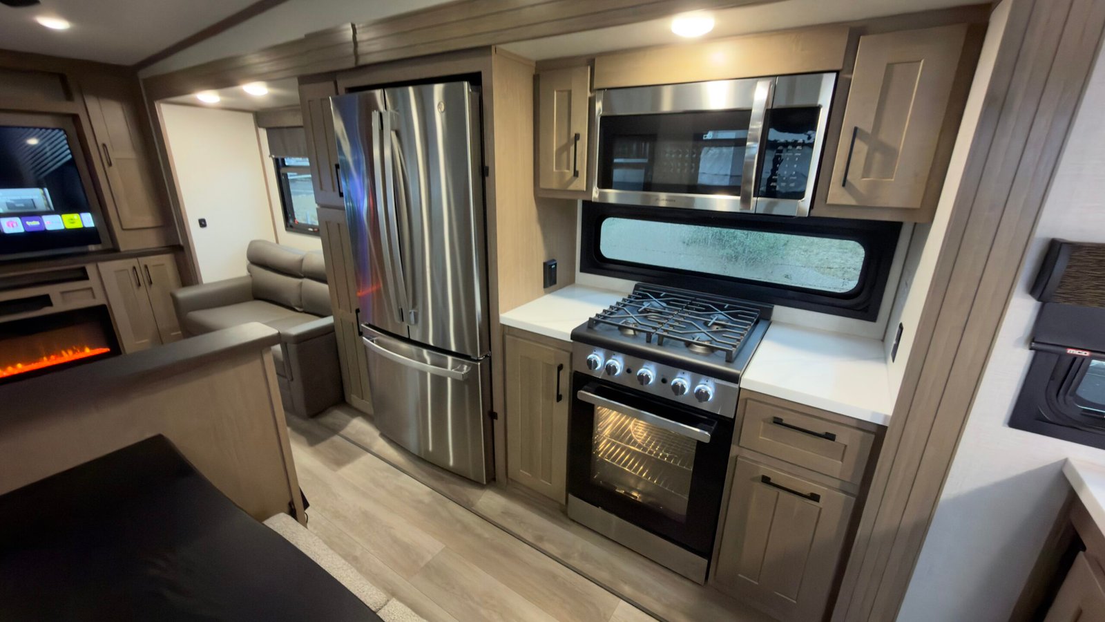 2025 KZ Durango D326RLT Fifth Wheel