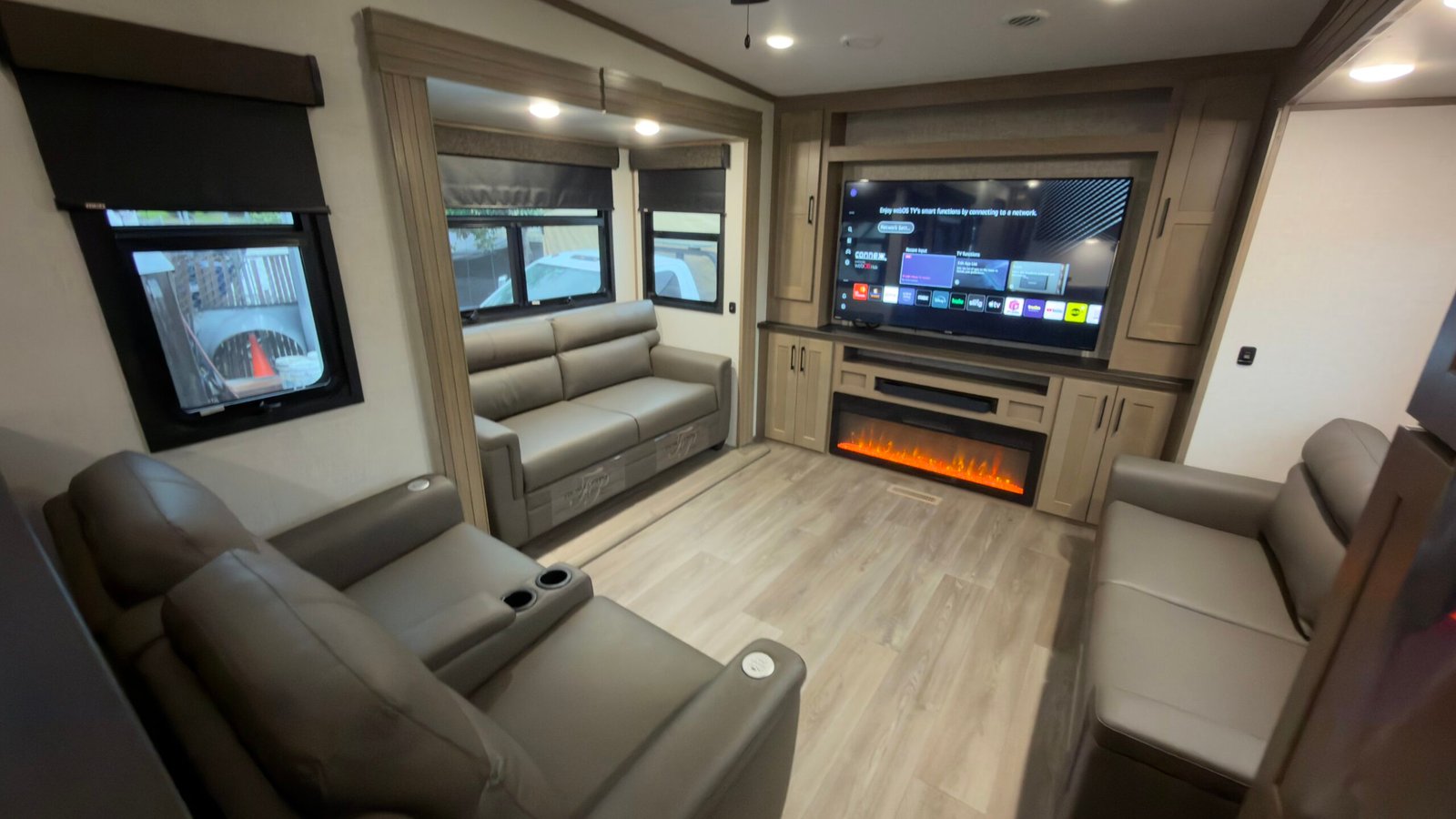 2025 KZ Durango D326RLT Fifth Wheel